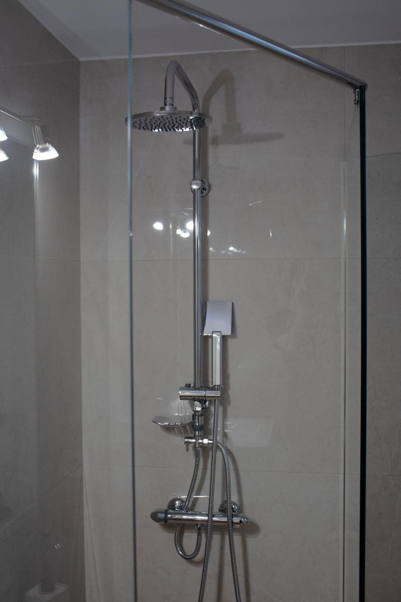 Giakost Apartments V Near Airport Artemida  Ngoại thất bức ảnh