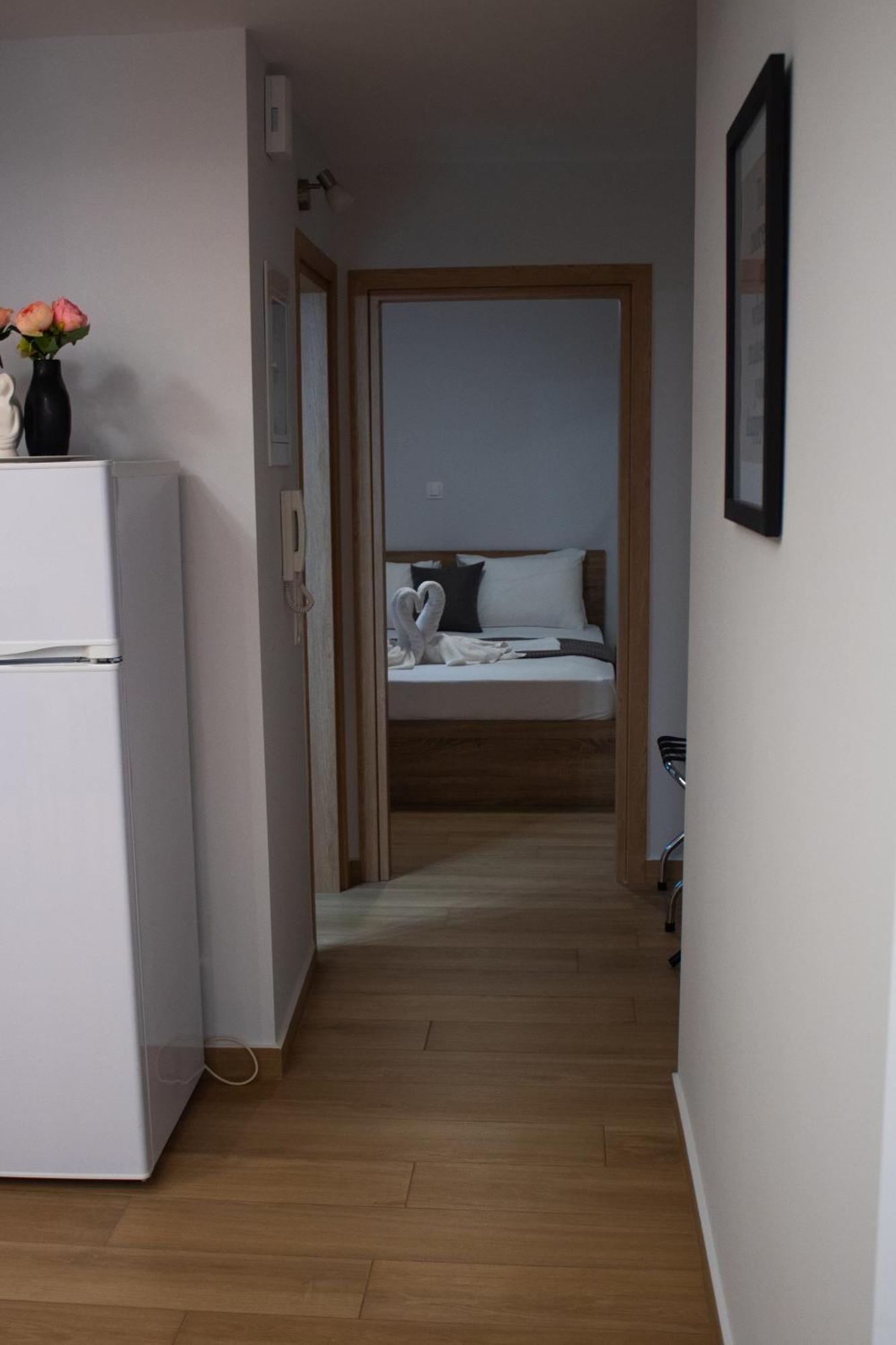 Giakost Apartments V Near Airport Artemida  Ngoại thất bức ảnh