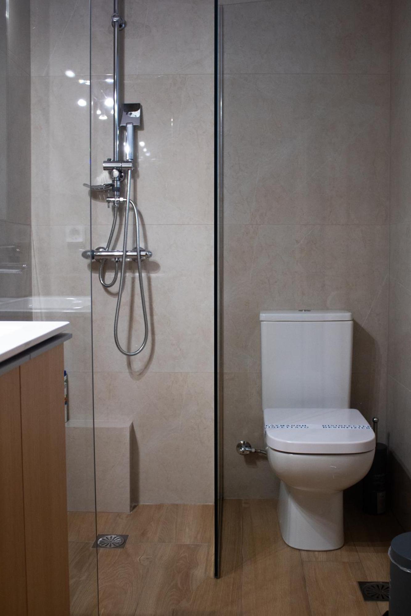 Giakost Apartments V Near Airport Artemida  Ngoại thất bức ảnh